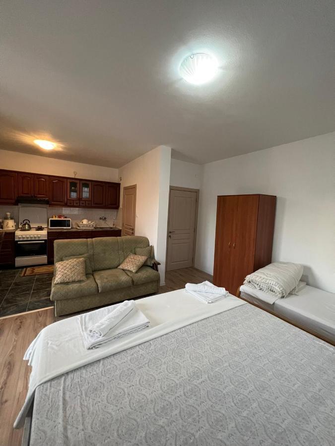 Apartments Hillside Улцинь Екстер'єр фото