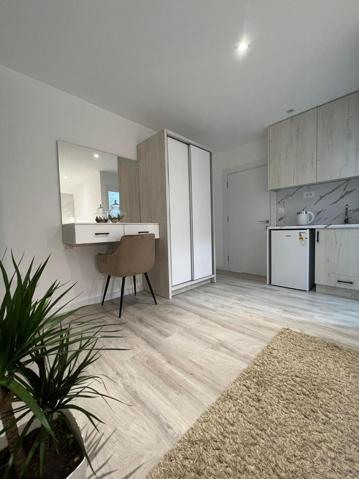 Apartments Hillside Улцинь Екстер'єр фото