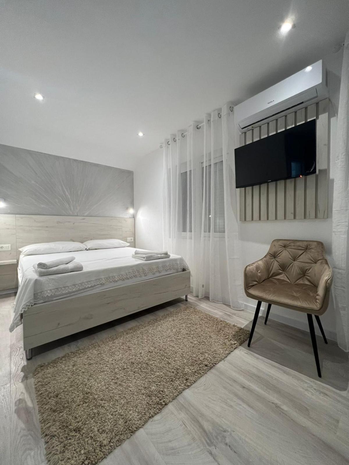 Apartments Hillside Улцинь Екстер'єр фото