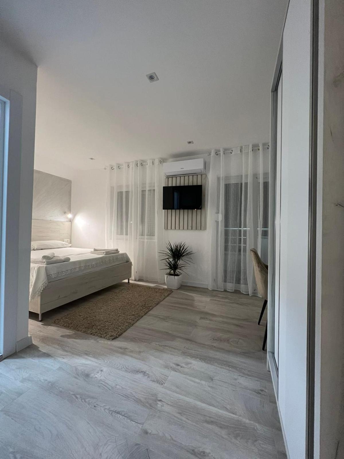 Apartments Hillside Улцинь Екстер'єр фото